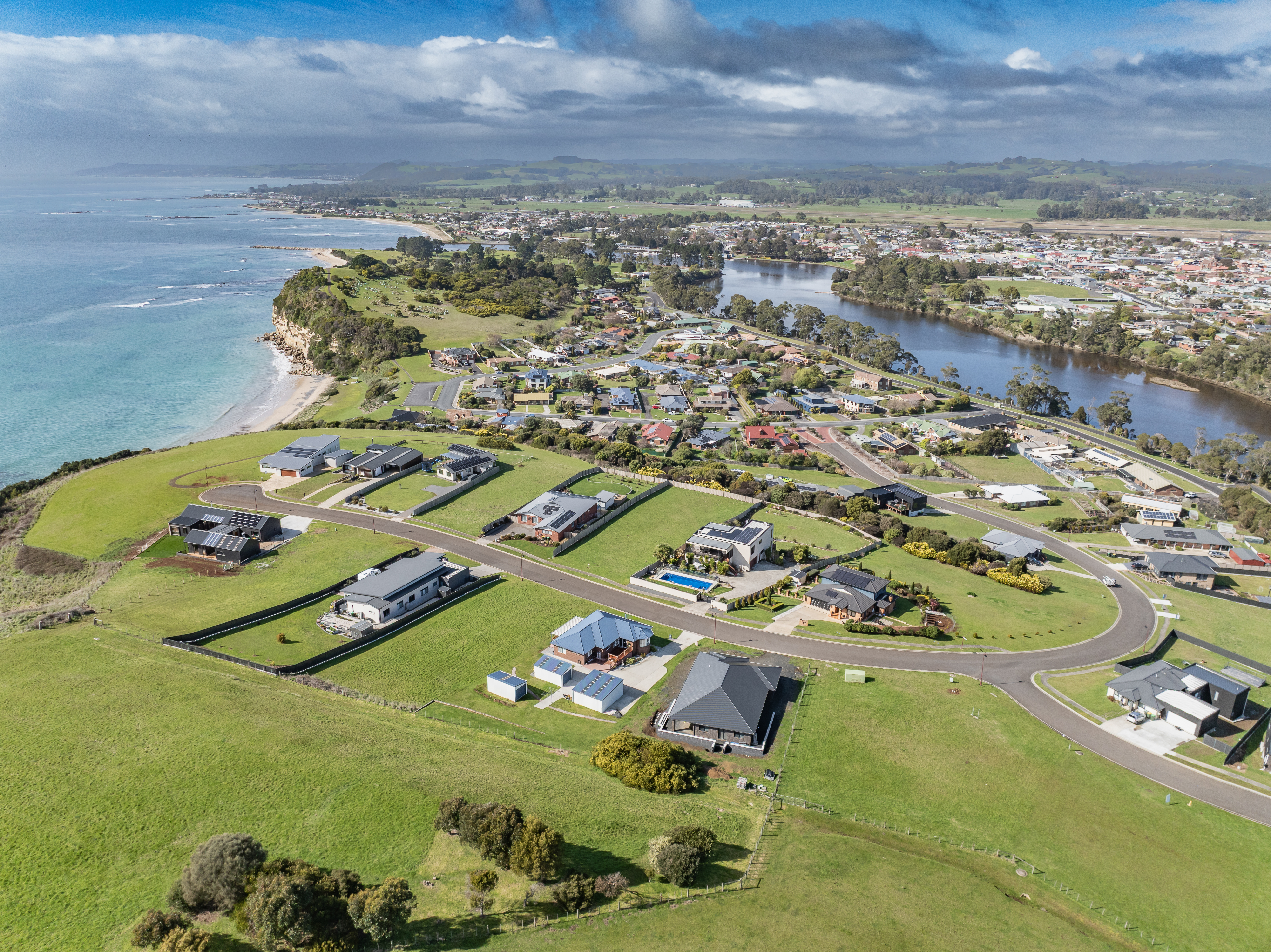 Inglisdale drive to river and township